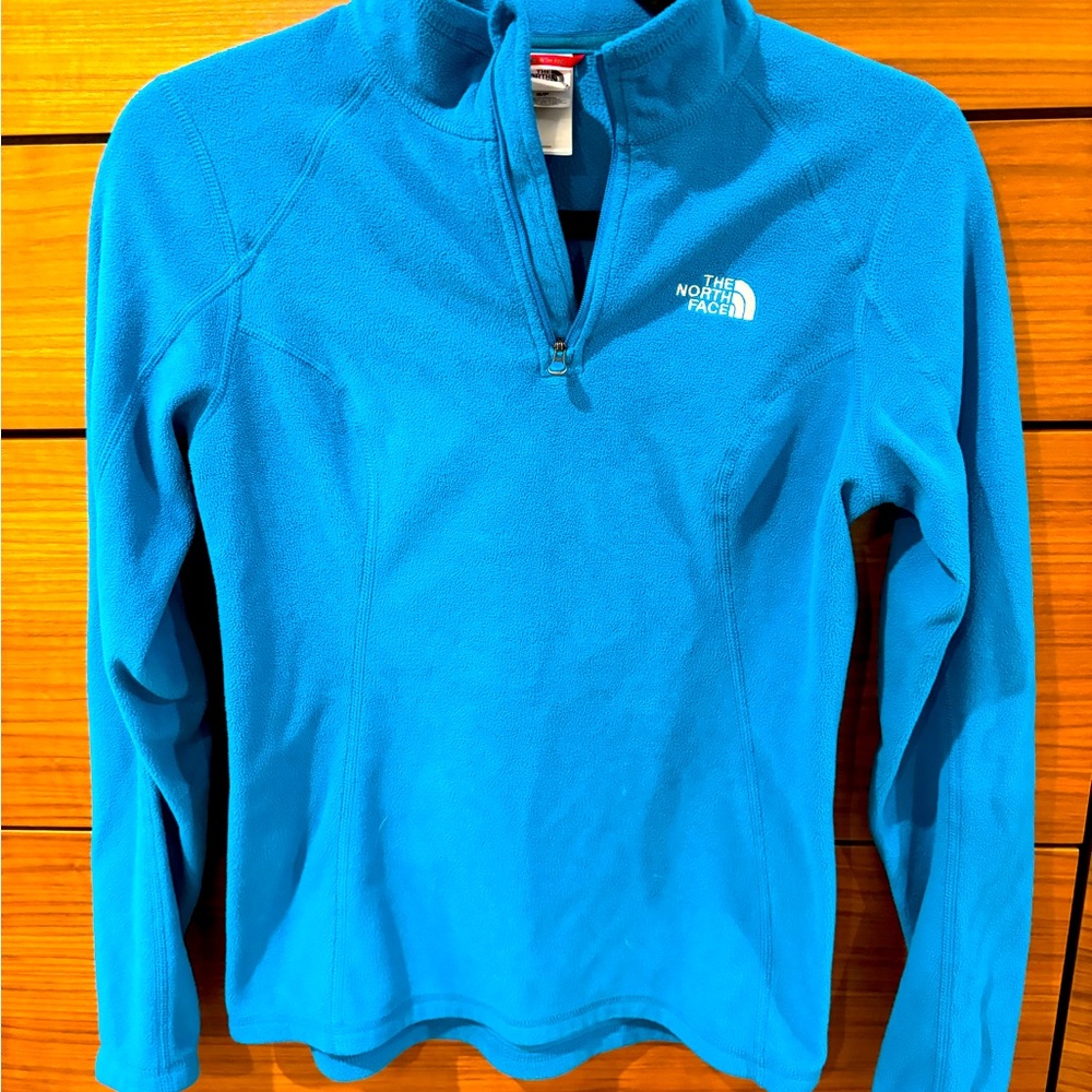 The North Face slim-fit Women’s 1/4 Zip Fleece, size small.